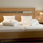 Quellenhof 3*